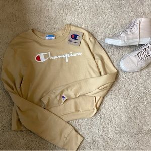 *Brand new crop cozy long sleeve Champion top*